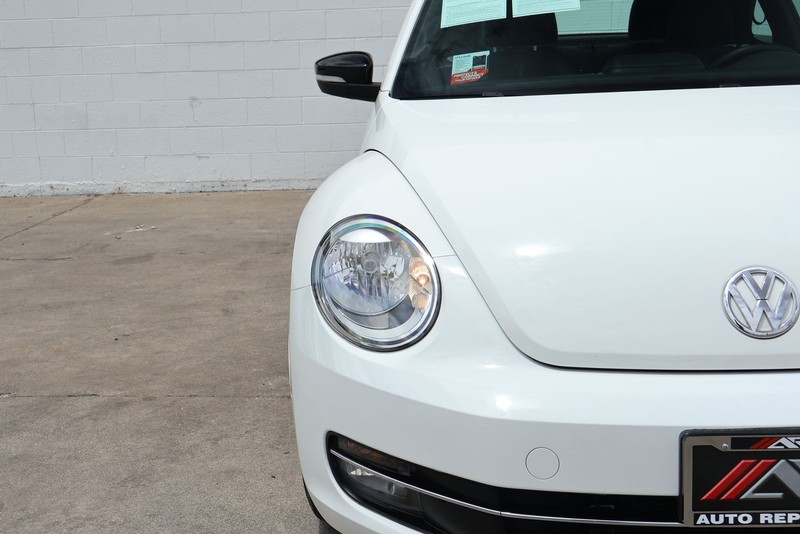 Volkswagen Beetle Coupe Vehicle Full-screen Gallery Image 03