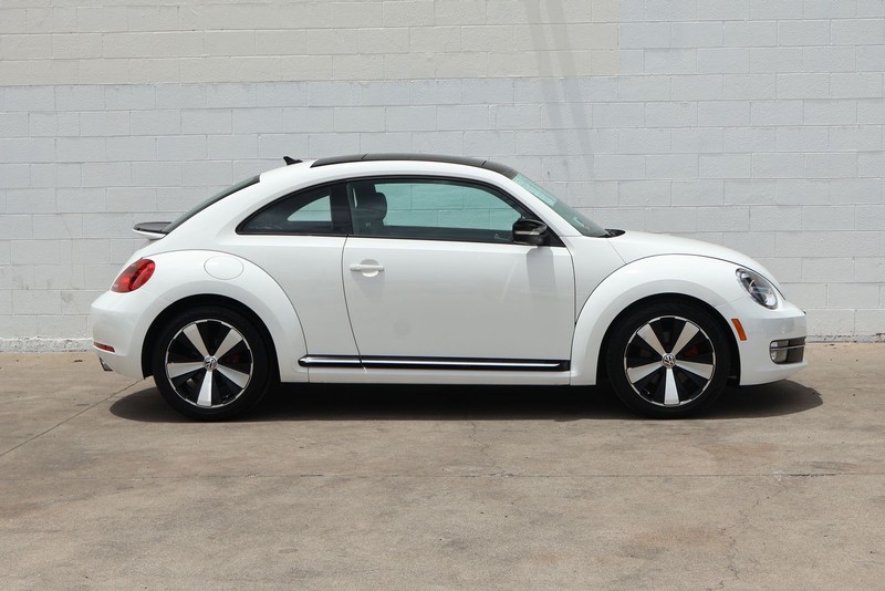 Volkswagen Beetle Coupe Vehicle Full-screen Gallery Image 04