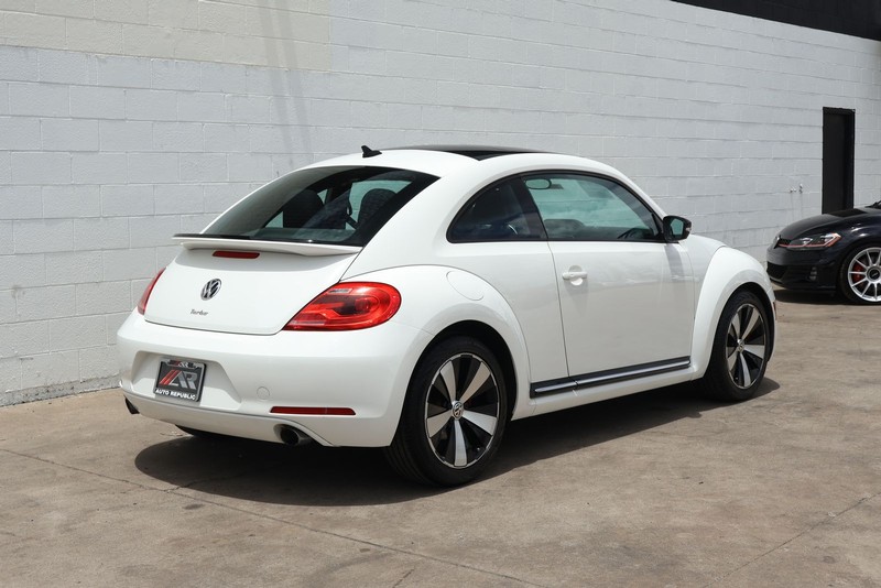Volkswagen Beetle Coupe Vehicle Full-screen Gallery Image 05