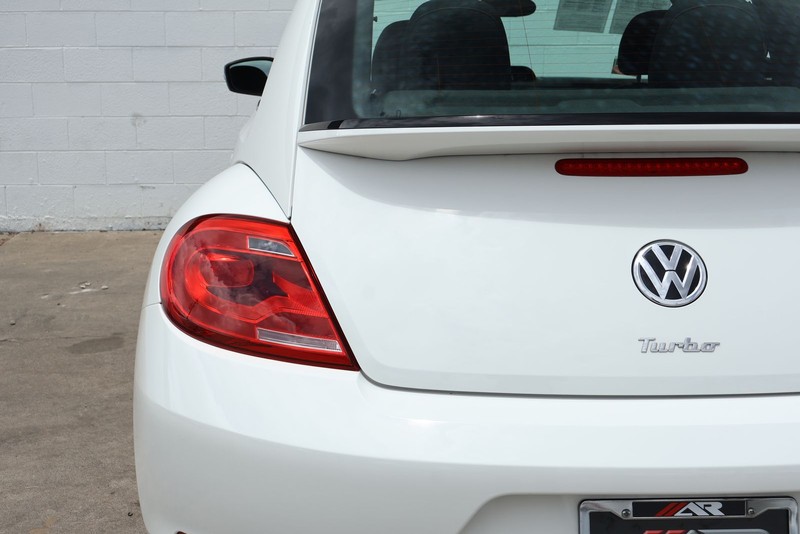 Volkswagen Beetle Coupe Vehicle Full-screen Gallery Image 07