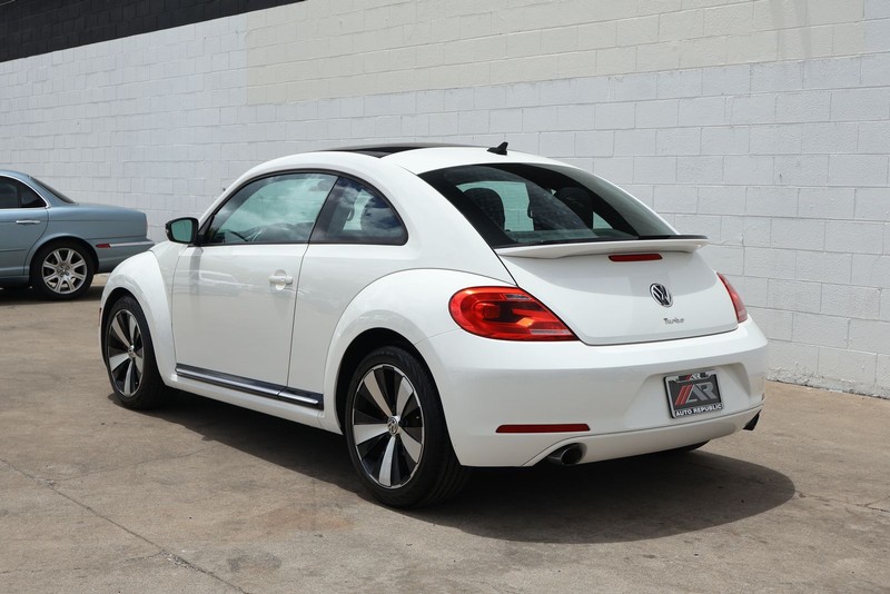 Volkswagen Beetle Coupe Vehicle Full-screen Gallery Image 09