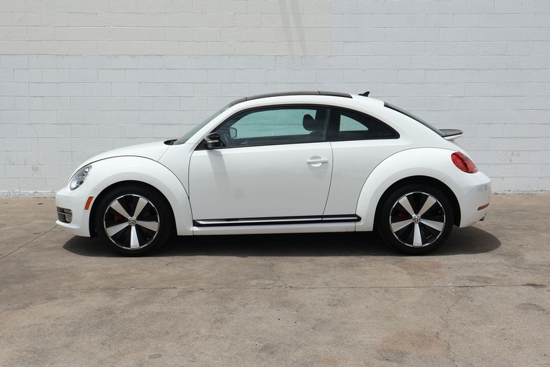Volkswagen Beetle Coupe Vehicle Full-screen Gallery Image 10