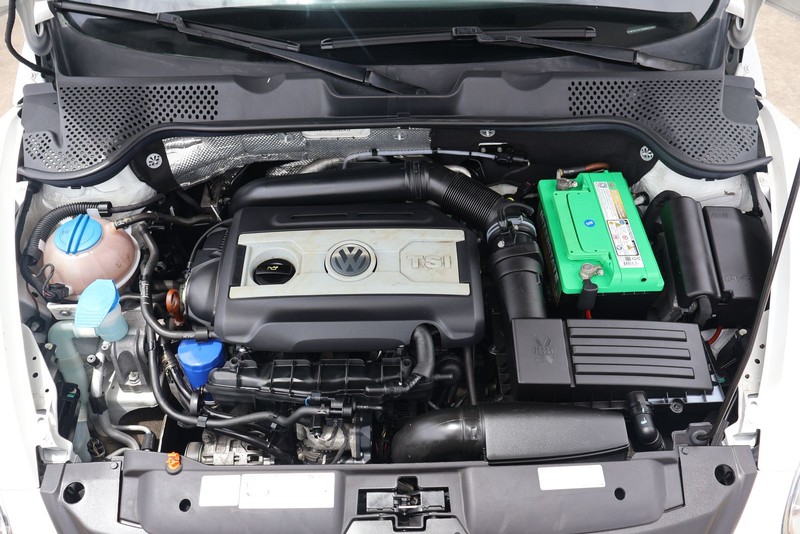 Volkswagen Beetle Coupe Vehicle Full-screen Gallery Image 12