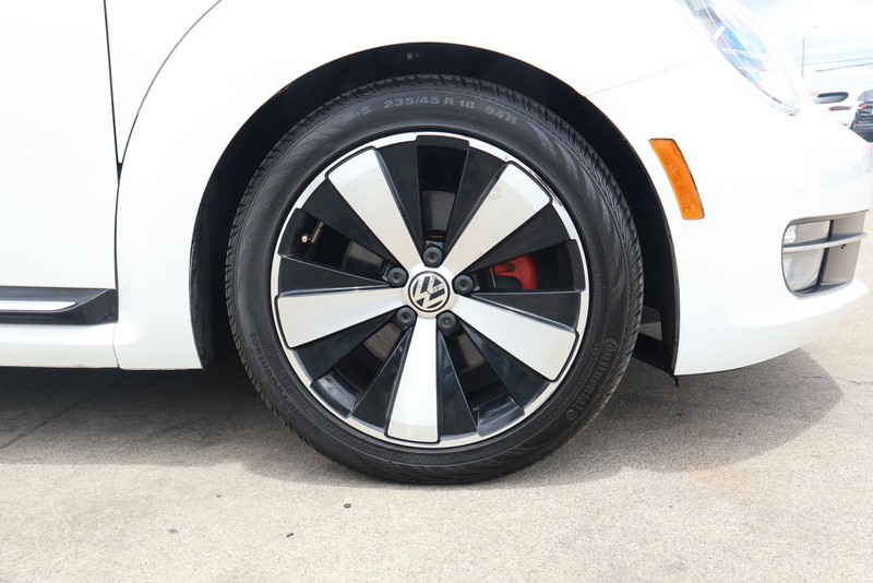 Volkswagen Beetle Coupe Vehicle Full-screen Gallery Image 13
