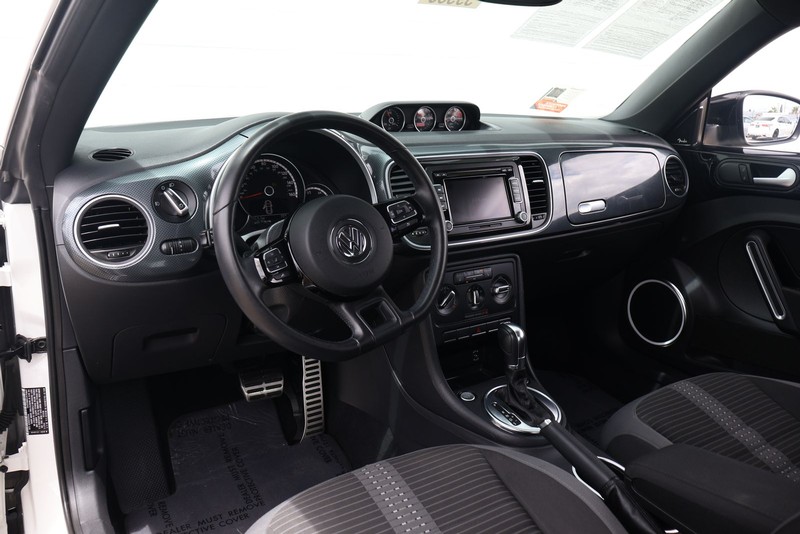 Volkswagen Beetle Coupe Vehicle Full-screen Gallery Image 15