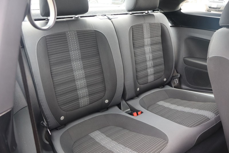 Volkswagen Beetle Coupe Vehicle Full-screen Gallery Image 20
