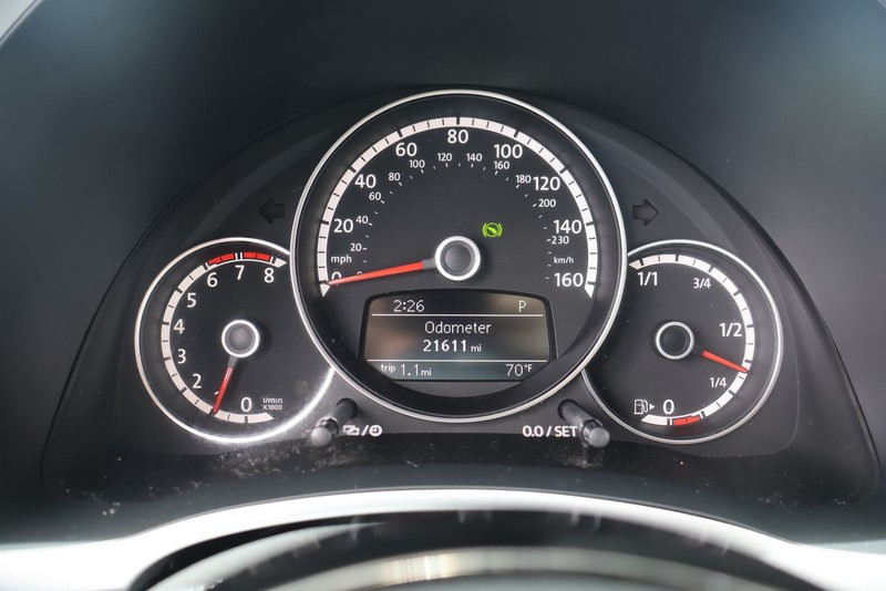 Volkswagen Beetle Coupe Vehicle Full-screen Gallery Image 22
