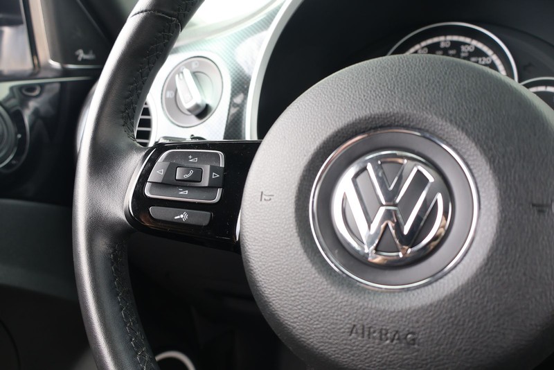 Volkswagen Beetle Coupe Vehicle Full-screen Gallery Image 24
