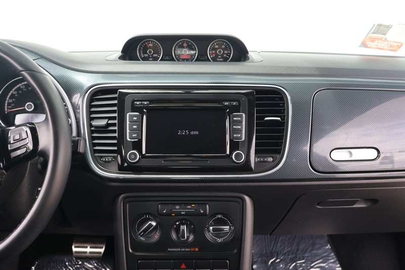 Volkswagen Beetle Coupe Vehicle Full-screen Gallery Image 26