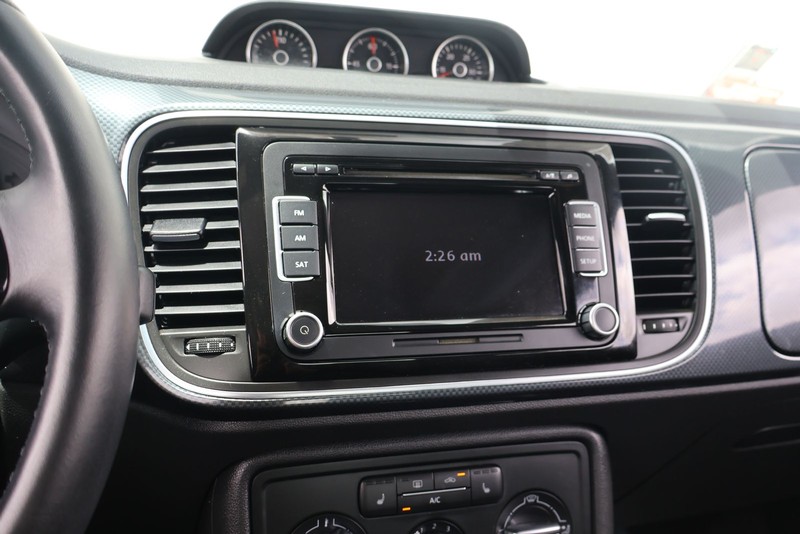Volkswagen Beetle Coupe Vehicle Full-screen Gallery Image 27