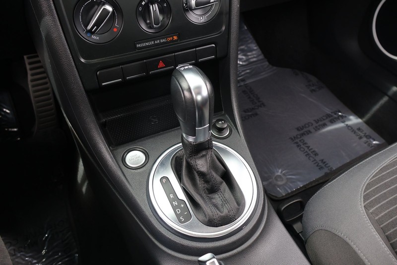 Volkswagen Beetle Coupe Vehicle Full-screen Gallery Image 30