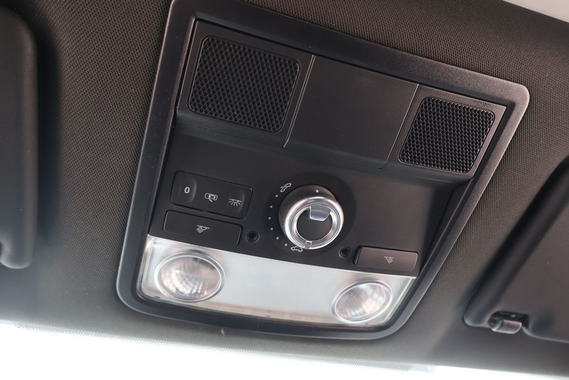 Volkswagen Beetle Coupe Vehicle Full-screen Gallery Image 31