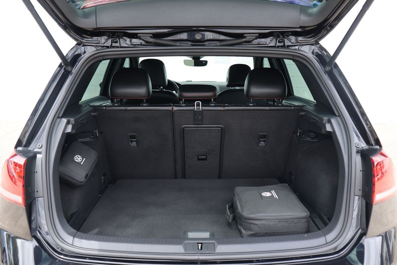 Volkswagen Golf GTI Vehicle Full-screen Gallery Image 08