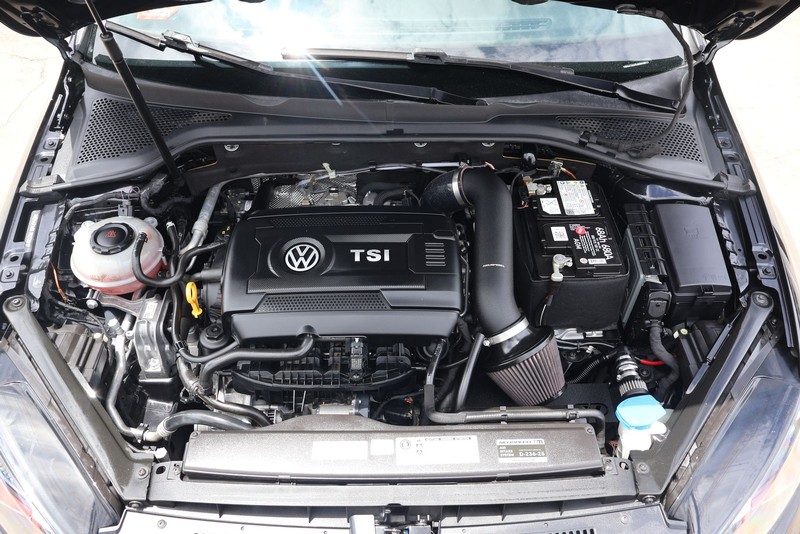 Volkswagen Golf GTI Vehicle Full-screen Gallery Image 12