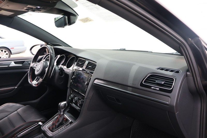 Volkswagen Golf GTI Vehicle Full-screen Gallery Image 18