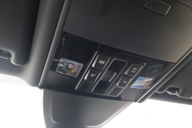Volkswagen Golf GTI Vehicle Full-screen Gallery Image 32