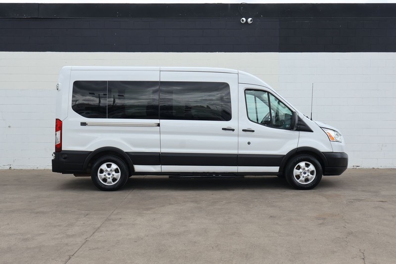 Ford Transit Passenger Wagon Vehicle Full-screen Gallery Image 01