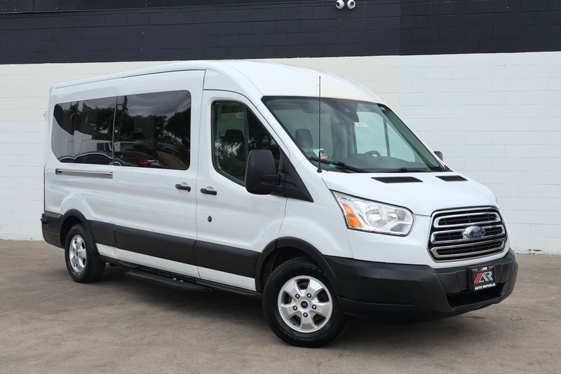 Ford Transit Passenger Wagon Vehicle Full-screen Gallery Image 02