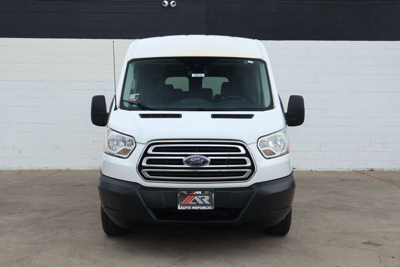 Ford Transit Passenger Wagon Vehicle Full-screen Gallery Image 03