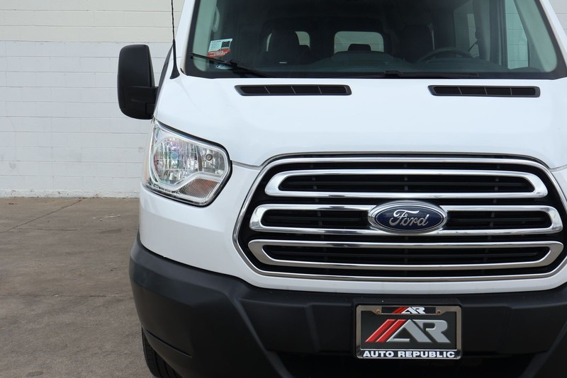 Ford Transit Passenger Wagon Vehicle Full-screen Gallery Image 04