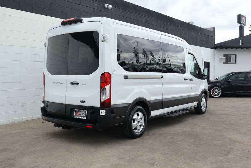 Ford Transit Passenger Wagon Vehicle Full-screen Gallery Image 06