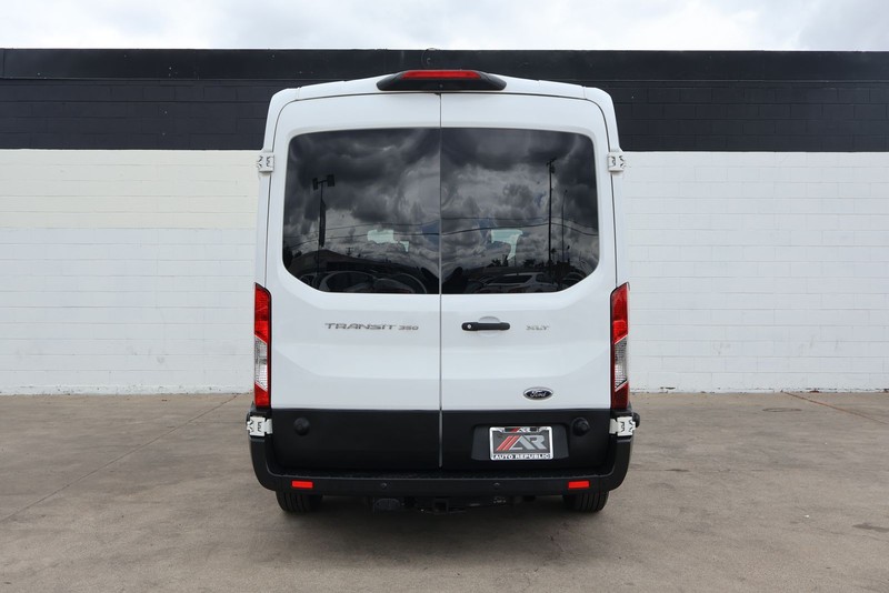 Ford Transit Passenger Wagon Vehicle Full-screen Gallery Image 07