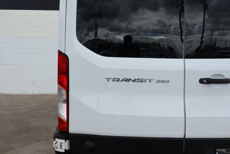 Ford Transit Passenger Wagon Vehicle Full-screen Gallery Image 08