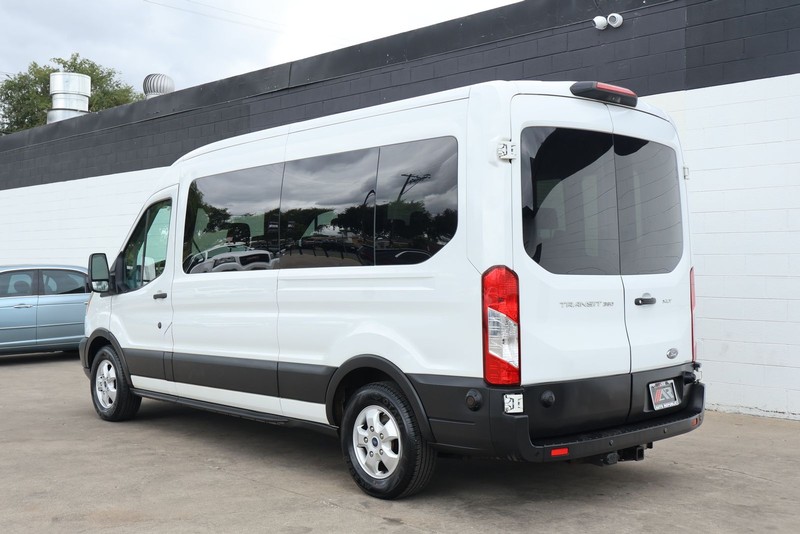 Ford Transit Passenger Wagon Vehicle Full-screen Gallery Image 10