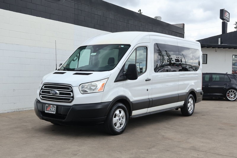 Ford Transit Passenger Wagon Vehicle Full-screen Gallery Image 12