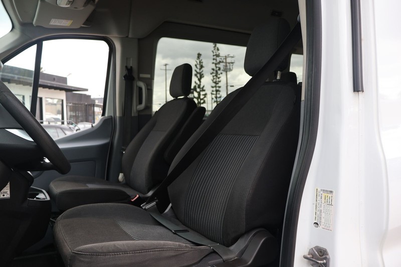 Ford Transit Passenger Wagon Vehicle Full-screen Gallery Image 17