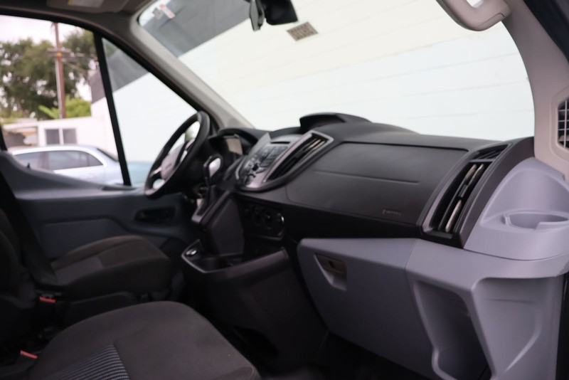 Ford Transit Passenger Wagon Vehicle Full-screen Gallery Image 19