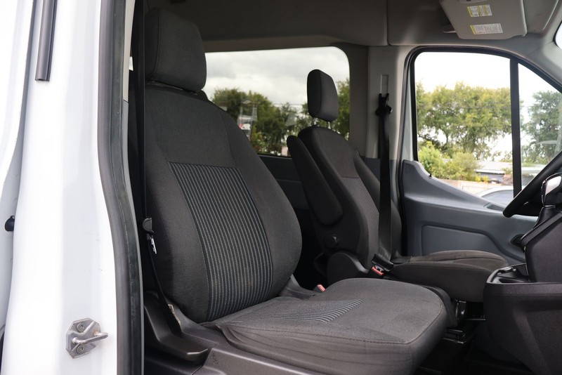 Ford Transit Passenger Wagon Vehicle Full-screen Gallery Image 20