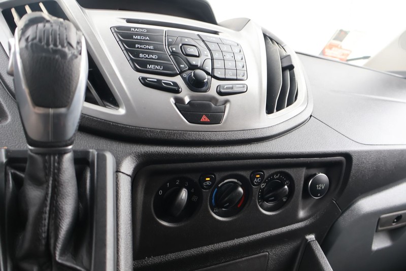 Ford Transit Passenger Wagon Vehicle Full-screen Gallery Image 30