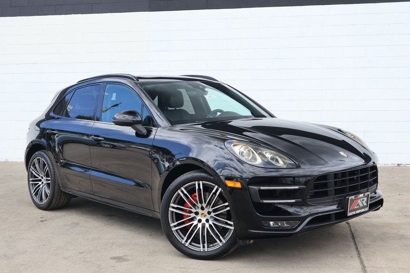 Porsche Macan Vehicle Full-screen Gallery Image 01