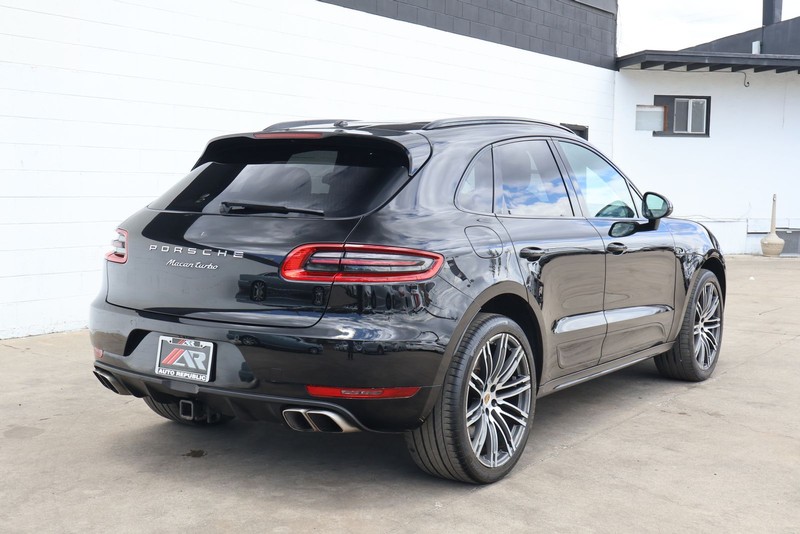 Porsche Macan Vehicle Full-screen Gallery Image 05