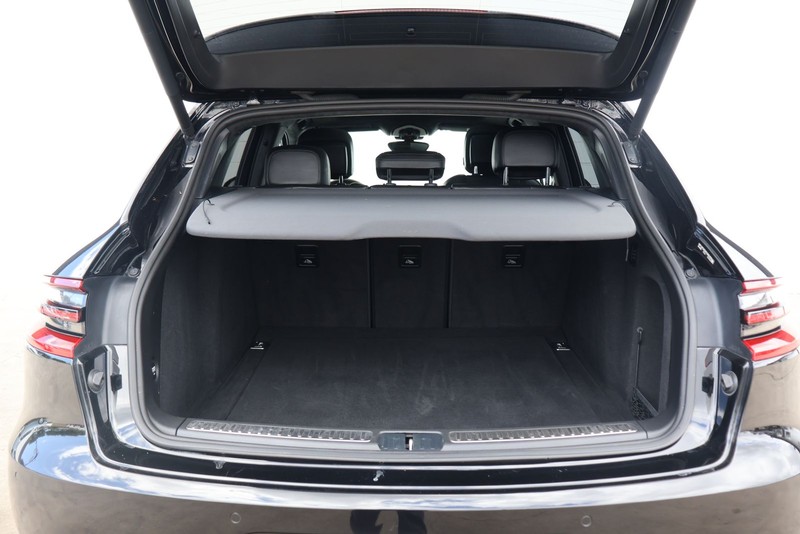 Porsche Macan Vehicle Full-screen Gallery Image 08