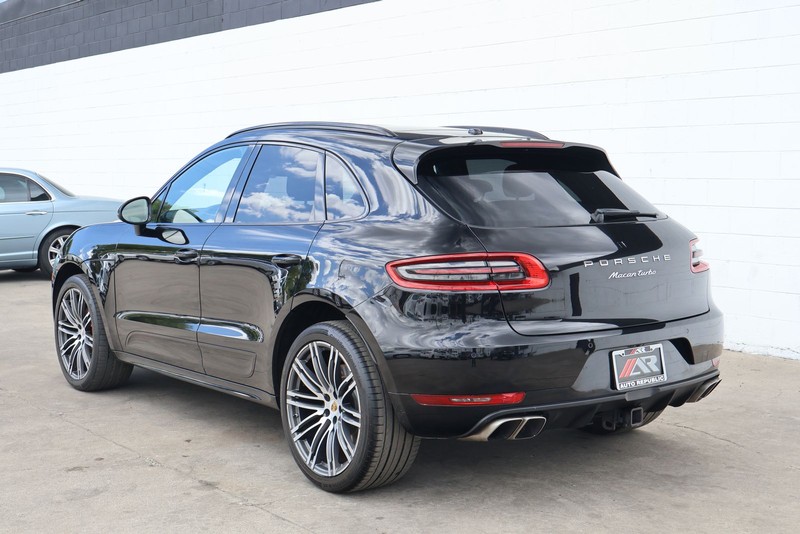 Porsche Macan Vehicle Full-screen Gallery Image 10