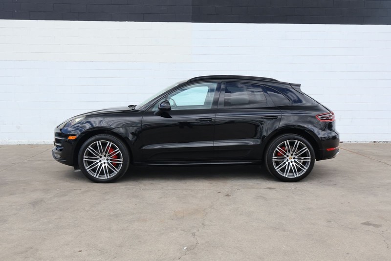 Porsche Macan Vehicle Full-screen Gallery Image 11