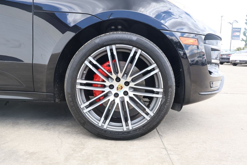 Porsche Macan Vehicle Full-screen Gallery Image 14