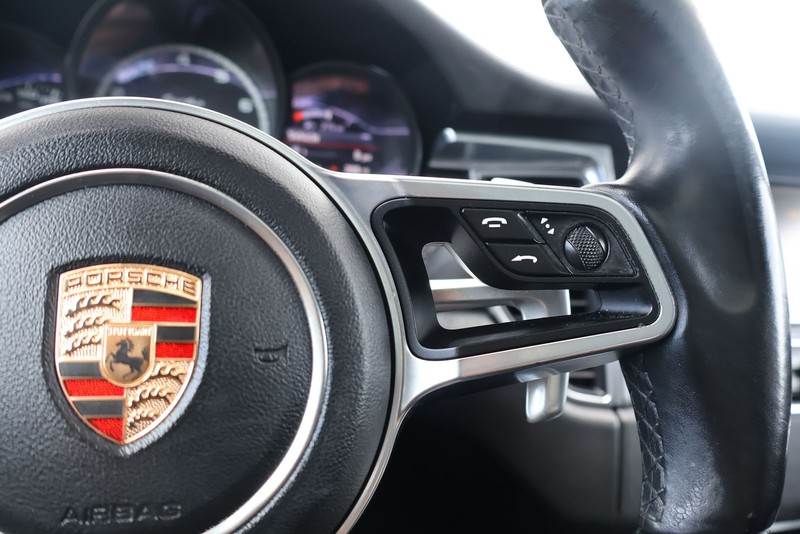 Porsche Macan Vehicle Full-screen Gallery Image 26