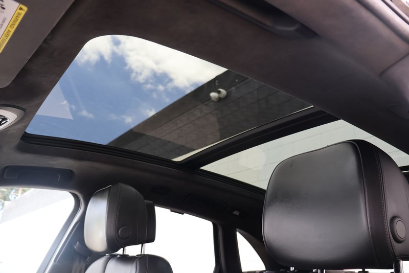 Porsche Macan Vehicle Full-screen Gallery Image 31