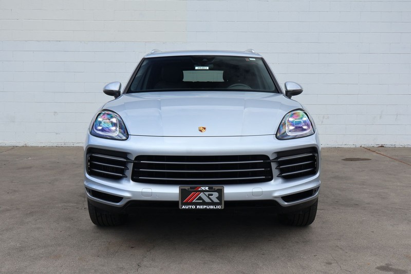 Porsche Cayenne Vehicle Full-screen Gallery Image 02