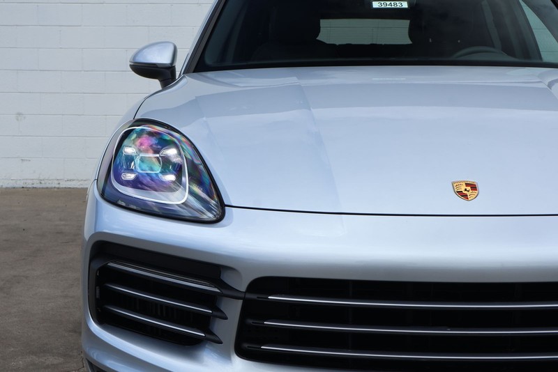 Porsche Cayenne Vehicle Full-screen Gallery Image 03