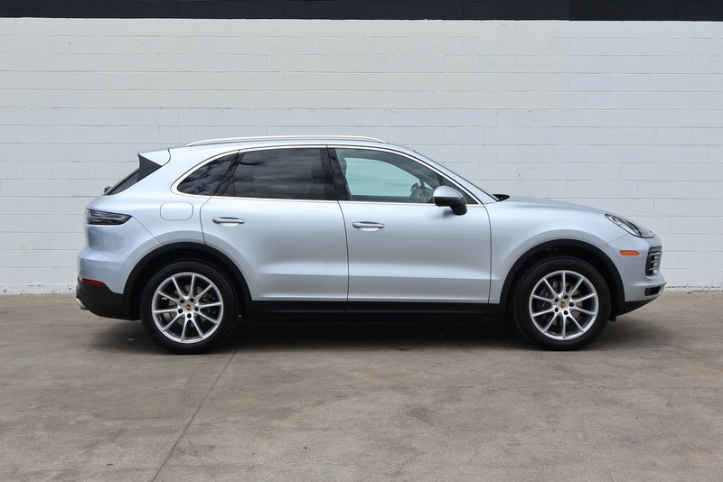 Porsche Cayenne Vehicle Full-screen Gallery Image 04
