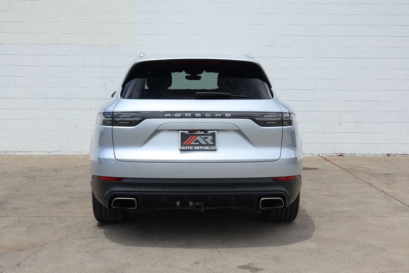 Porsche Cayenne Vehicle Full-screen Gallery Image 06