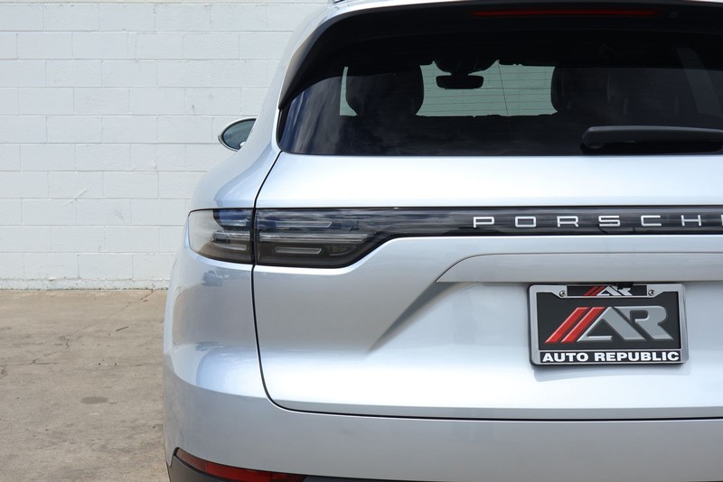 Porsche Cayenne Vehicle Full-screen Gallery Image 07