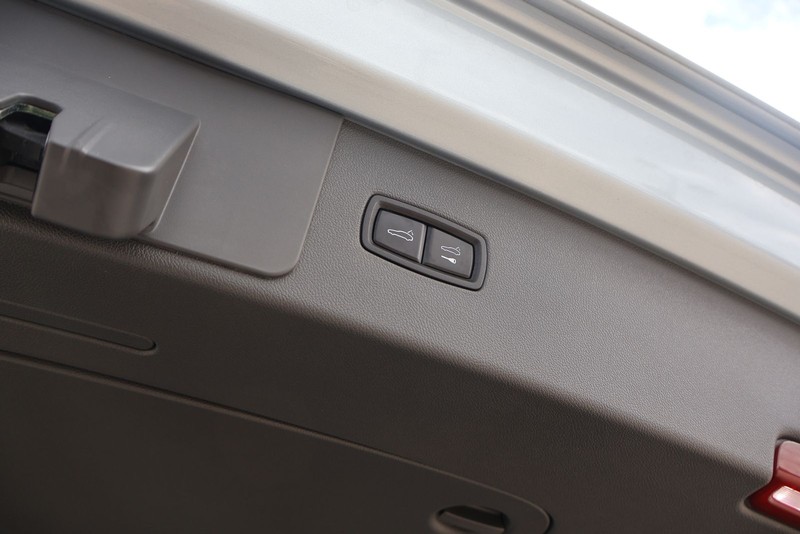 Porsche Cayenne Vehicle Full-screen Gallery Image 09