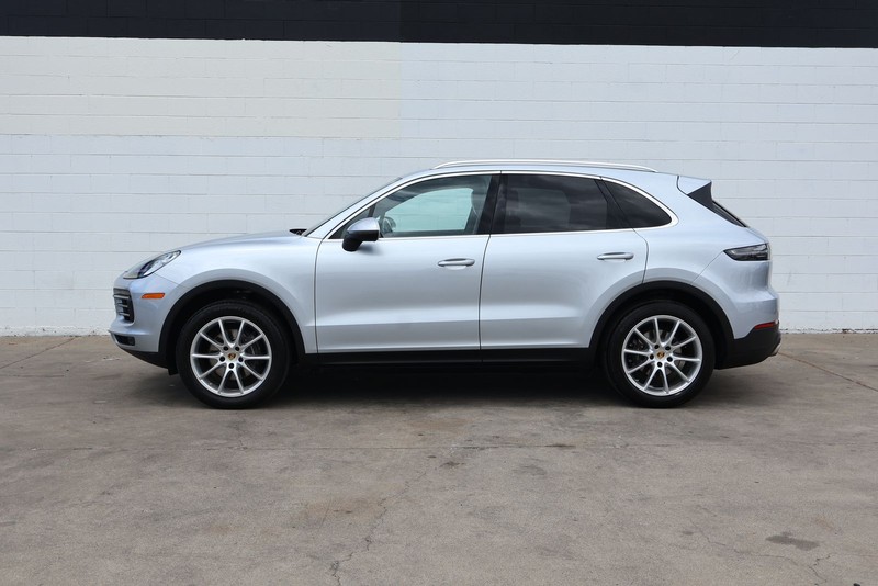 Porsche Cayenne Vehicle Full-screen Gallery Image 11