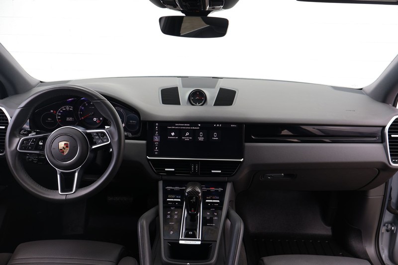 Porsche Cayenne Vehicle Full-screen Gallery Image 23