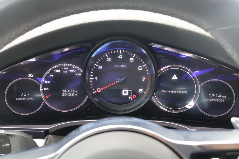 Porsche Cayenne Vehicle Full-screen Gallery Image 24
